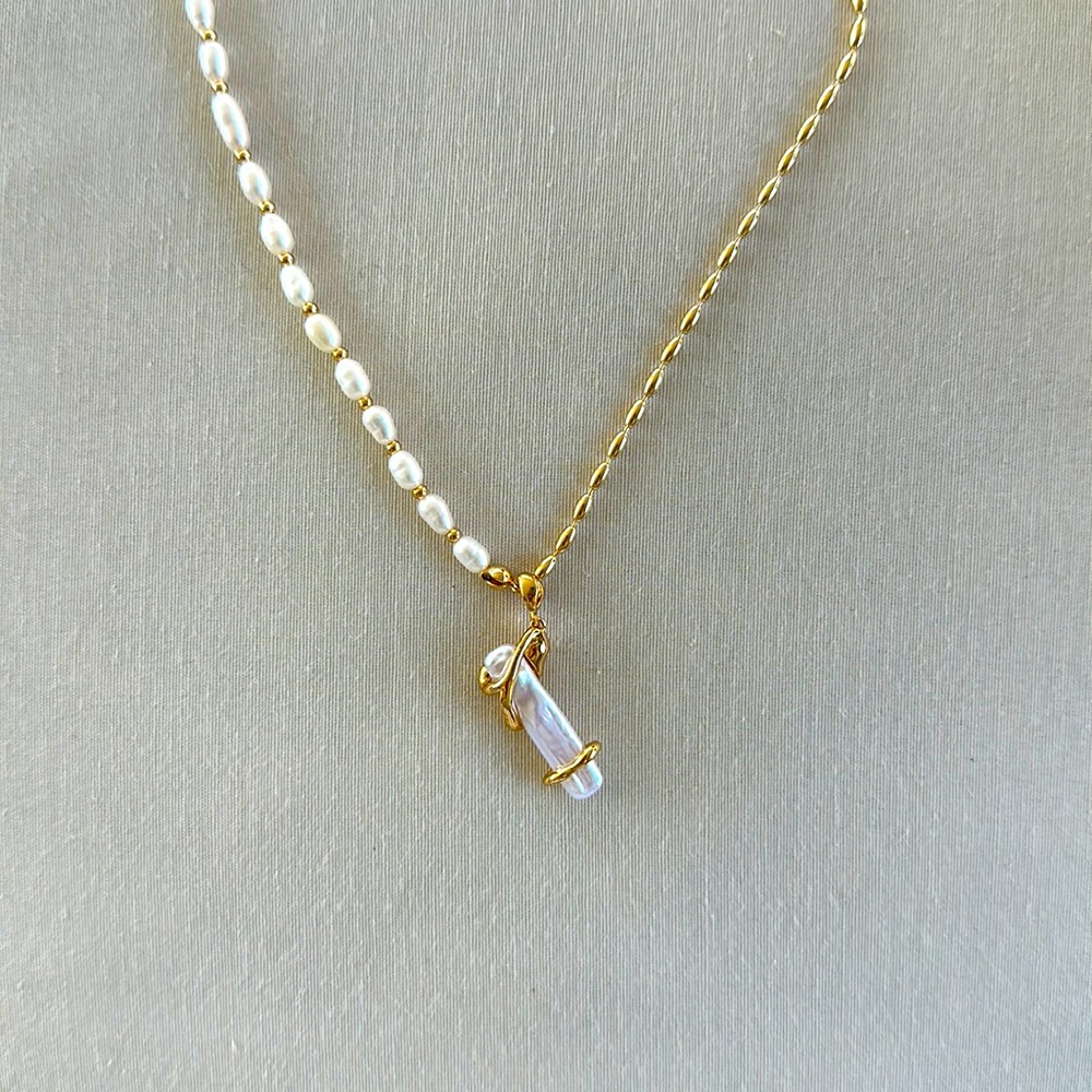NWT!!! 925 Sterling Silver, 18k gold plated, natural pearls necklaces, gold tone